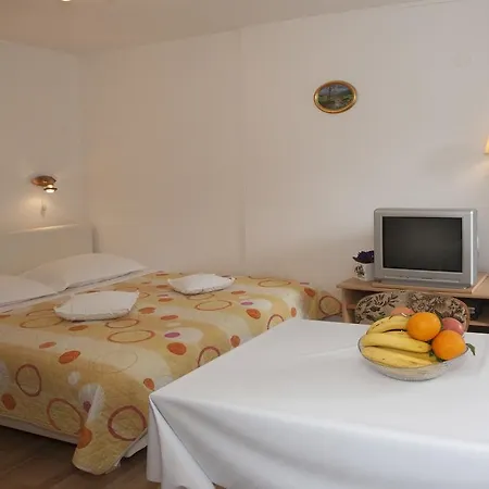 아파트먼트 레오 아파트