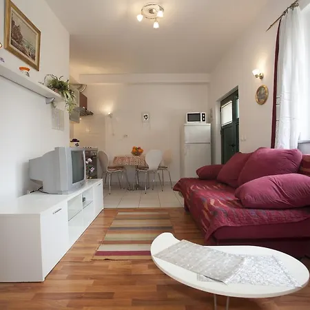 아파트먼트 레오 *