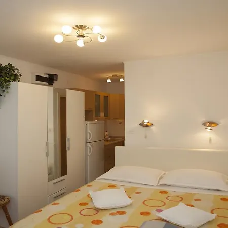 Leo Apartment