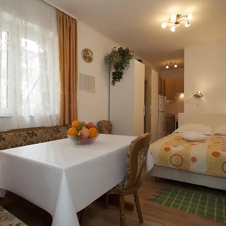 Leo Apartment