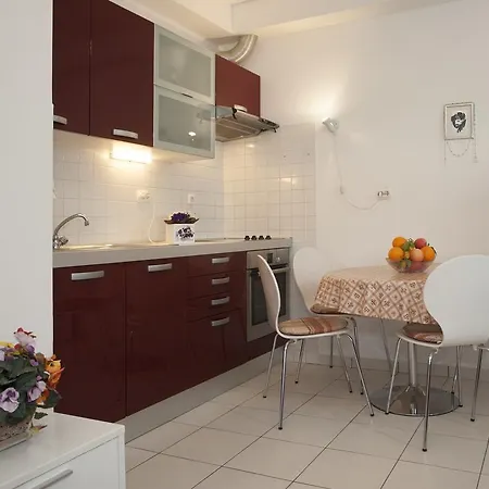 Apartment Leo *