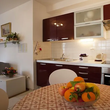 Leo Apartment *