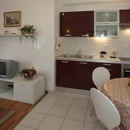 Apartment Leo