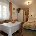 Leo דירה